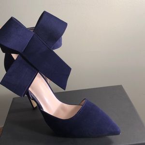 Blue ankle bow heel